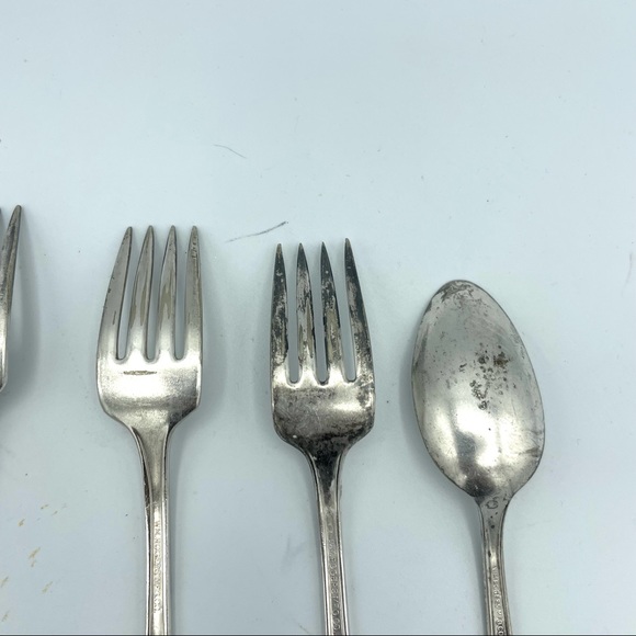 WM Rogers Mfg Co IS  1933 Fidelis Pattern 3 Grille Forks 1 Teaspoon Silverplate - Picture 6 of 7